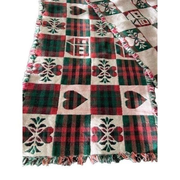 Vintage heart tapestry tree Table Runner - Picture 7 of 9